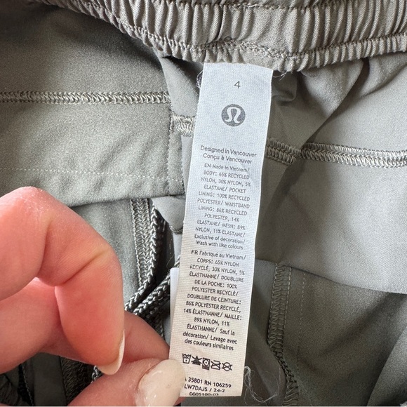 Lululemon Lightweight High-Rise Hiking Short 4" - Picture 16 of 16